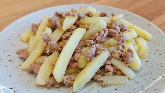 ТУШЕНЫЙ КАРТОФЕЛЬ с мясным фаршем и тимьяном