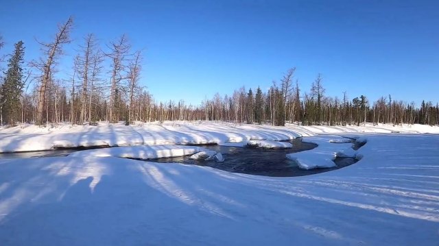 Река в мае. Завершение рыбалки на хариуса из-подо льда. 08.05.2022