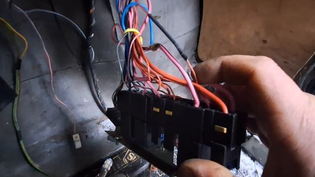 может кому поможет .Не включается реле бензонасоса д?