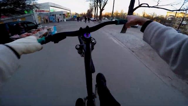 КАТАЮ СТРИТ по ГОРОДУ на МТБ | Злой дед