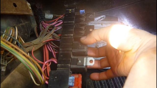 Почему не включается бензонасос на Шеврале Ниве, част?