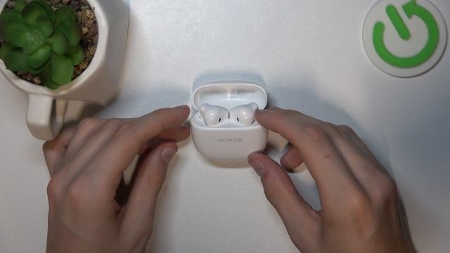 Как включить функцию подключения наушников HONOR Earbuds X6: