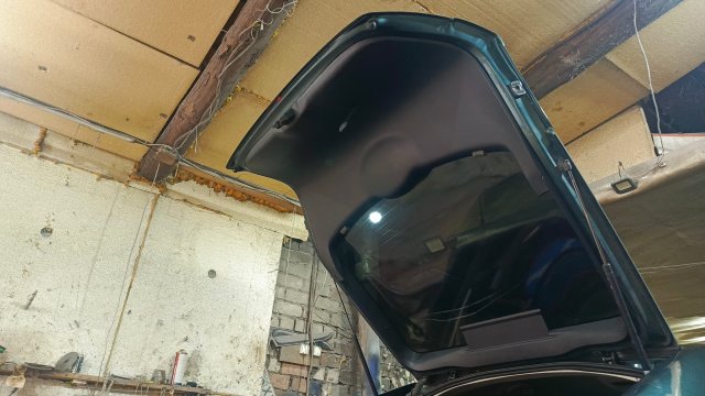 Снятие обшивки пятой двери (багажника) Шкода Октавия а5 2008 года.