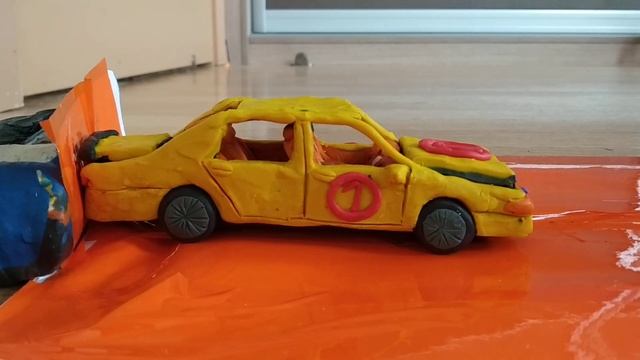 Краш-тест машины из пластилина 2