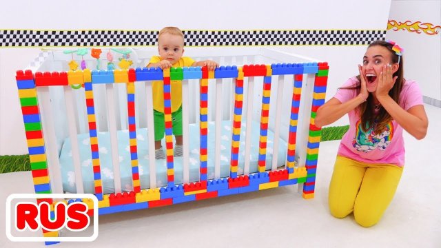 Влад и Ники катаются на игрушечном самолете и играют с игрушками! Видео для детей.