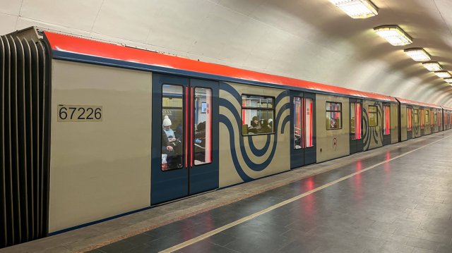 Москва. Поездка на метро-поезде Москва-2019 по Калужской-Рижской линии