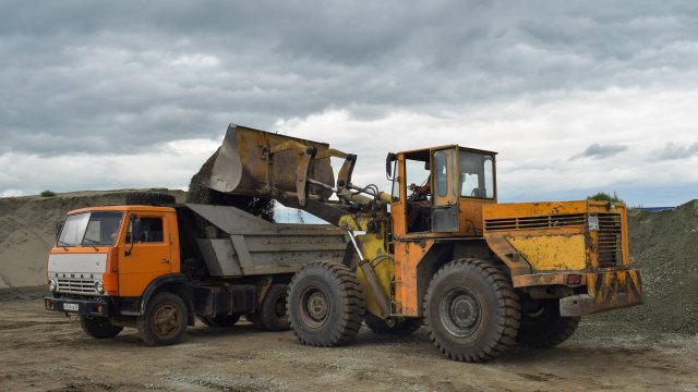 Фронтальный погрузчик L-34 Stalowa Wola. Звук ЯМЗ-238 / Ładowacz czołowy L-34 Stalowa Wola.