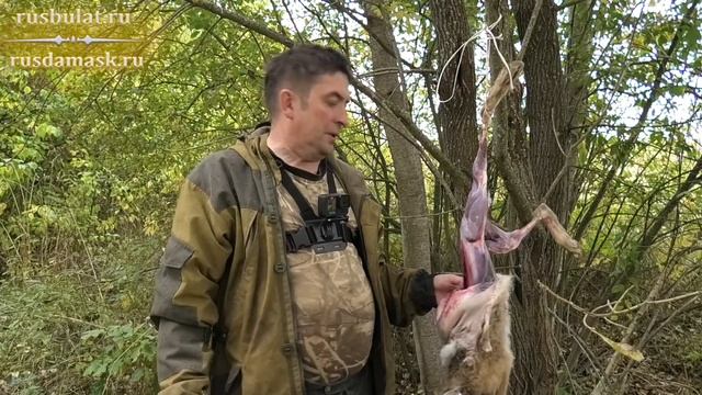 Обдираю зайца ножом Грибник из стали 9ХС