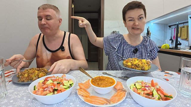 Мукбанг Вован спустя 1,5 года снова СОРВАЛСЯ! Раскошелились и СЭКОНОМИЛИ много денег! Семейный ужин