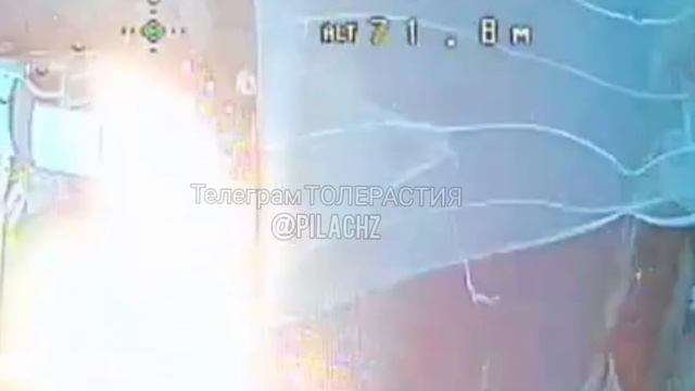 Наш оператор с дрона выжигает антидроновую сетку, которую xoxлы натянули