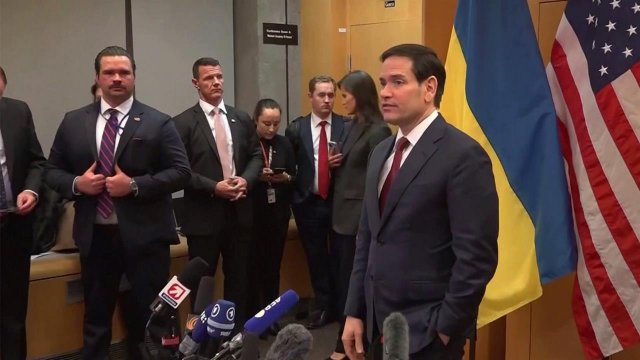 В эти минуты во Флориде представители Трампа принимают киевских переговорщиков.