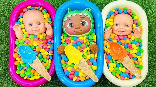 Смешиваем Funny Candy ASMR и макияж в 3-х ваннах с волшебной слизью M&M's