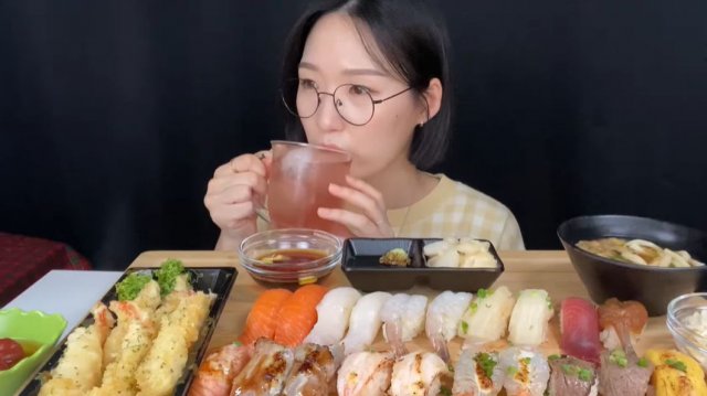 🔥🍲 Мукбанг и Mukbang : ВСЕ ВИДЫ ЛЮБИМЫХ СУШИ! 🍣 От классики до креветок темпура | ASMR