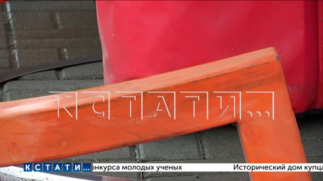 Водитель, повредивший неподвижный автоотбойник, обвинил его в автоподставе, и нашёл аргументы