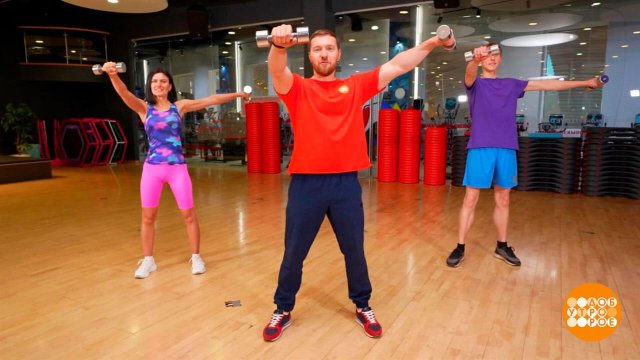 Зарядка с гантелями - нам по плечу! Доброе утро. Фрагмент выпуска от 03.12.2025