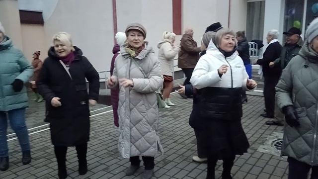 Две ромашки......30.11.25 Гомель парк Луначарского 🥰💫