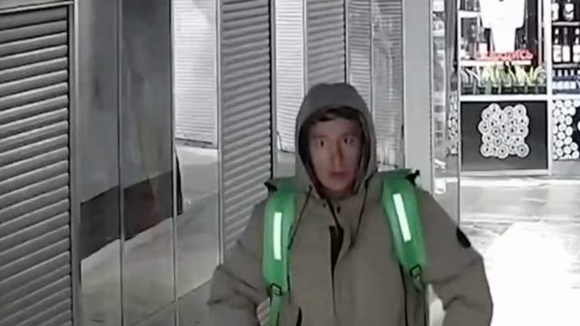 Курьер сбил пенсионерку ударом ноги по лицу. Его уже...