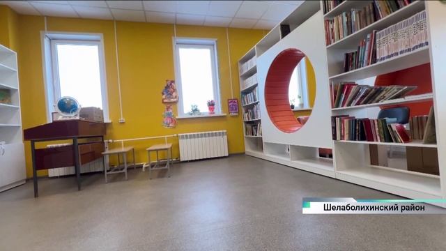 В селе Шелаболиха открылась новая модельная библиотека с кукольным театром