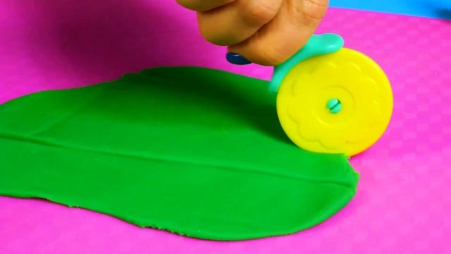 Вкусные Приключения со Свинкой Пеппой! Готовлю игрушкам еду из Плей До