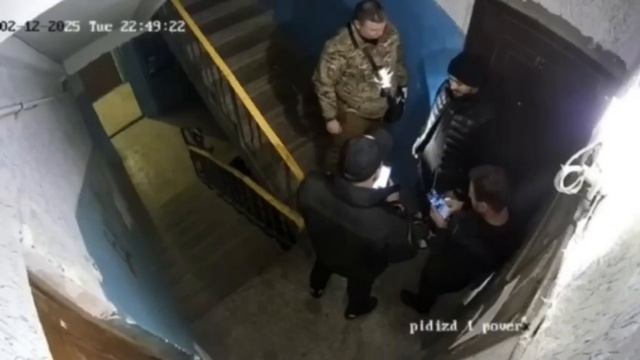 на Украине плохо закрытая дверь ведёт к могилизации.