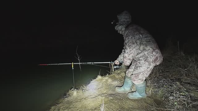 Ночная рыбалка на налима на малой реке. 7 декабря 2025