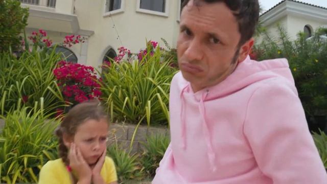 Майя и яркие яйца — учимся заботиться о себе и друзьях!