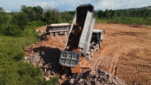 Part_10. Строительство дороги с использованием горного камня. Бульдозер толкает камни.