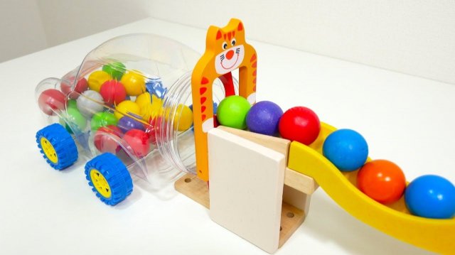 СТРОИМ ГОРКУ ДЛЯ ШАРИКОВ КАТАЕМ ЦВЕТНЫЕ ШАРИКИ АСМР ВИДЕО ДЛЯ ДЕТЕЙ ДЕТСКИЙ КАНАЛ ИГРАЛКИ-ЗАЛИПАЛКИ