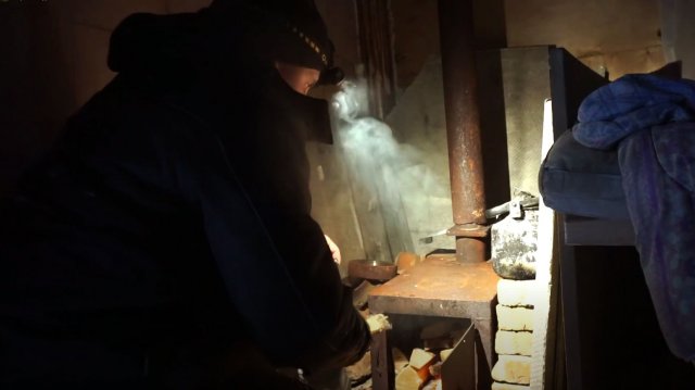 ЗАНОЧЕВАЛИ В ФАНЕРНОЙ ИЗБЕ. Поймали хариуса на ужин. Рыбалка на лесной реке. (Архив 2023)