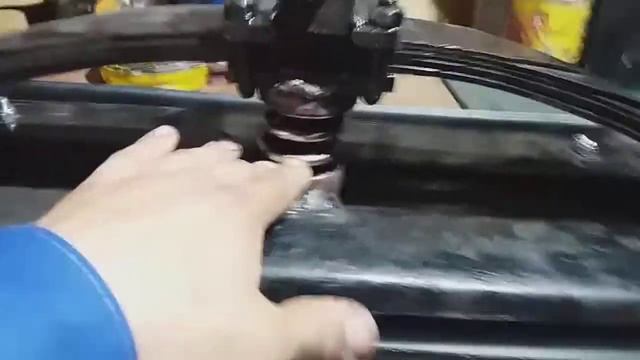 Накладка и пружина,на лыжу бурана.