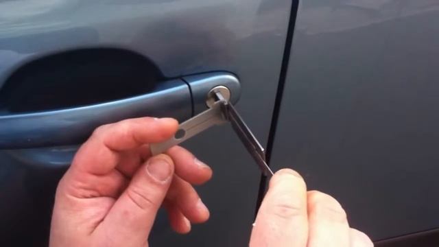 вскрытие авто дверей