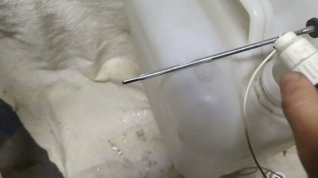 Как врезать в канистру кран не разрезая , сделать душ для дачи или поилку для кроликов и куриц.