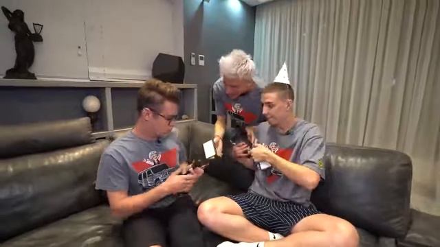 АНАЛ 4 СТАЛ КЛОУНОМ?