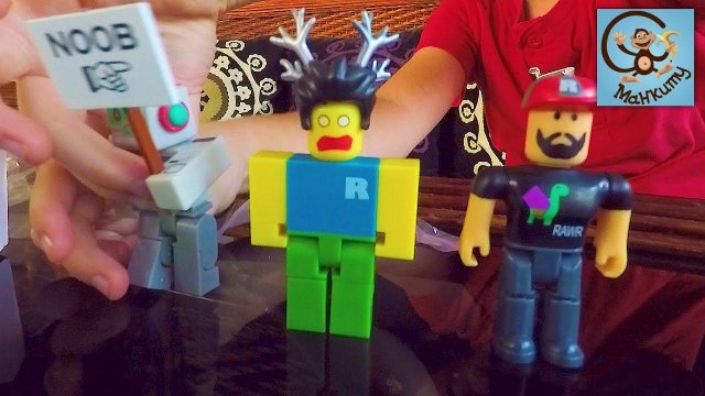 Манкиту Папа и Милан поделили игрушки Roblox. РОЗЫГРЫШ КОДА! Манкитайм