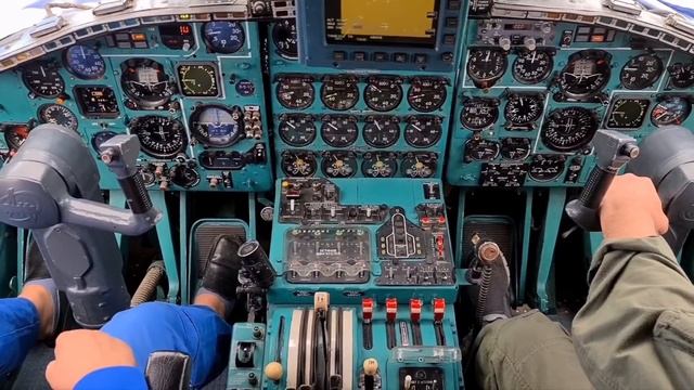 Ан-22 АНТЕЙ. Уникальное видео из кабины экипажа и рассказ о самолете. Рейс Лейпциг-Париж.