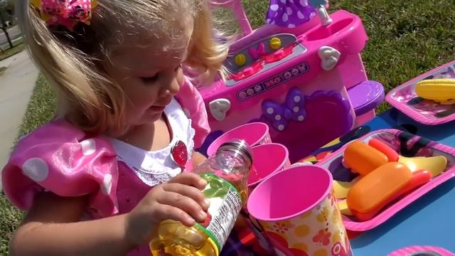 День Рождения МИННИ МАУС Приехали Гости Микки Маус и Mинни Minnie's Bow Toons Toys Видео для Детей