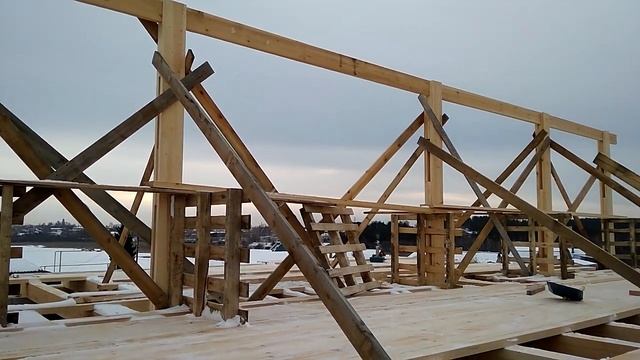 Двускатная крыша своими руками. Чердачное перекрытие и Коньковый прогон.