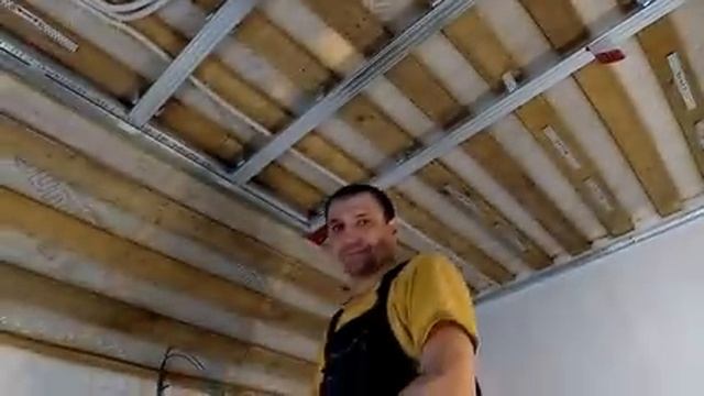 Потолок из гипсокартона на мансарде.Как сделать внутренние и наружние углы?