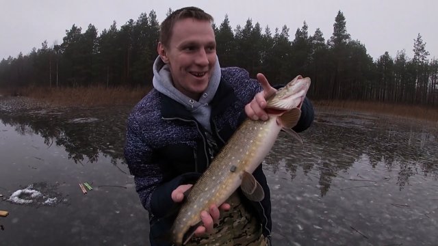 Ловля щуки на жерлицы зимой!!! (Первый лёд!!!)