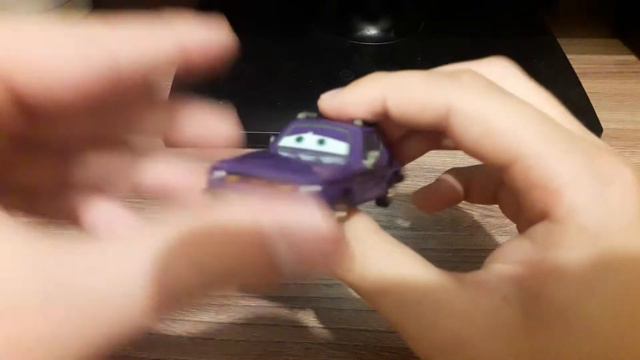 Распаковка злодея из тачек 2