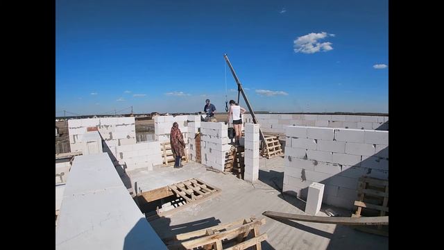 Самодельный, передвижной кран для поднятия и монтажа блоков