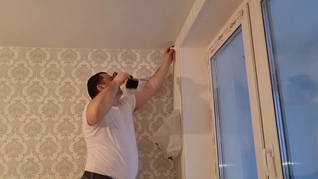 Как повесить карниз?-Монтаж карниза на стену