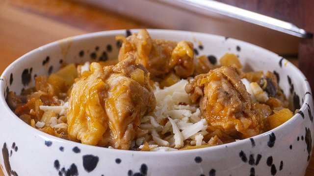 Селянка заглянула в мой холодильник и вот, что из этого получилось. Рагу из капусты и курицы