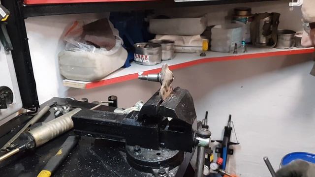 ставим товотницу в шаровую опору, рено.