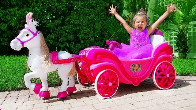 Diana Pretend Play with Princess carriage