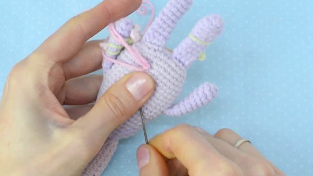 Как сделать ФРАНЦУЗСКИЙ УЗЕЛОК | Вышивка на вязаной игрушке