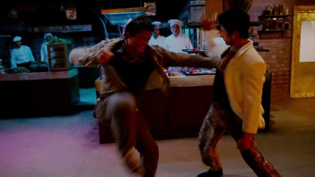 Тони Джа В фильме "Честь дракона"