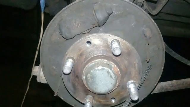 Kia Spectra(Киа Спектра)2008 год замена задних тормозных колодок и цилиндров.