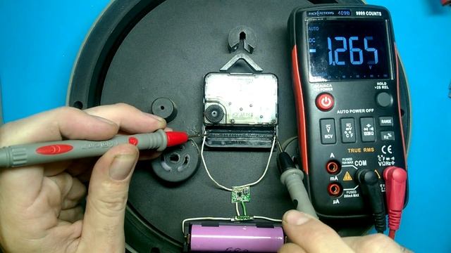 Как запитать настенные часы от литиевого аккумулятора