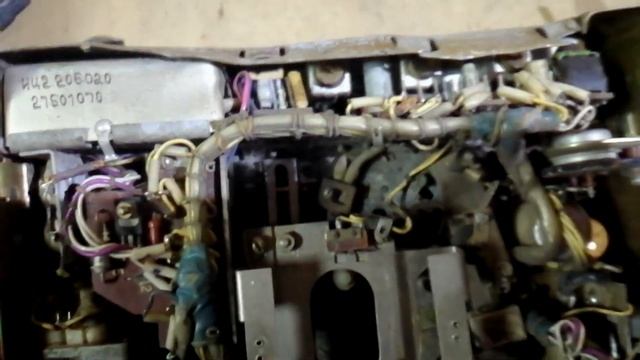 Разбираю автомагнитолы СССР есть ли ценные радиодетали?